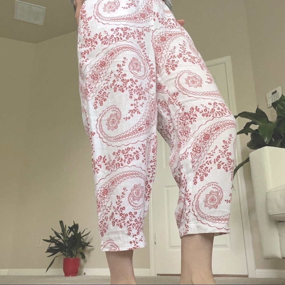 FLAX White Linen Lantern Cropped Pants in Red Floral Paisley Pattern size 4
